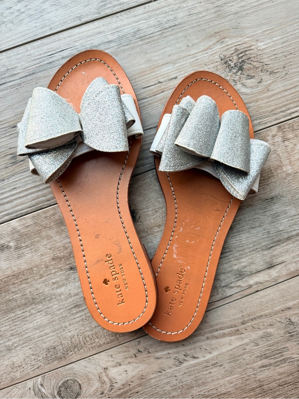 Kate Spade New York Cicely Silver Glitter Bow Slide Sandals 8.5